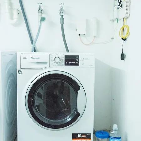 Appartamento Danessi-25min Bis Koblenz,familie,balkon,parkplatz,top Ausstattung,2 Baeder,waschmaschine,spuelmaschine,arbeitsplatz-perfekt Fuer Urlaub Und Business Mit Der Familie Strassenhaus