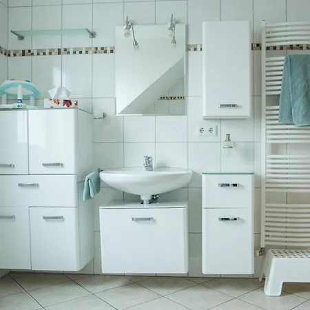 شقة Danessi-25min Bis Koblenz,familie,balkon,parkplatz,top Ausstattung,2 Baeder,waschmaschine,spuelmaschine,arbeitsplatz-perfekt Fuer Urlaub Und Business Mit Der Familie