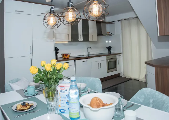 Danessi-25min Bis Koblenz,familie,balkon,parkplatz,top Ausstattung,2 Baeder,waschmaschine,spuelmaschine,arbeitsplatz-perfekt Fuer Urlaub Und Business Mit Der Familie * Strassenhaus